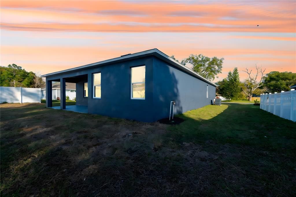 待售: $435,000 (4 贝兹, 2 浴室, 2047 平方英尺)