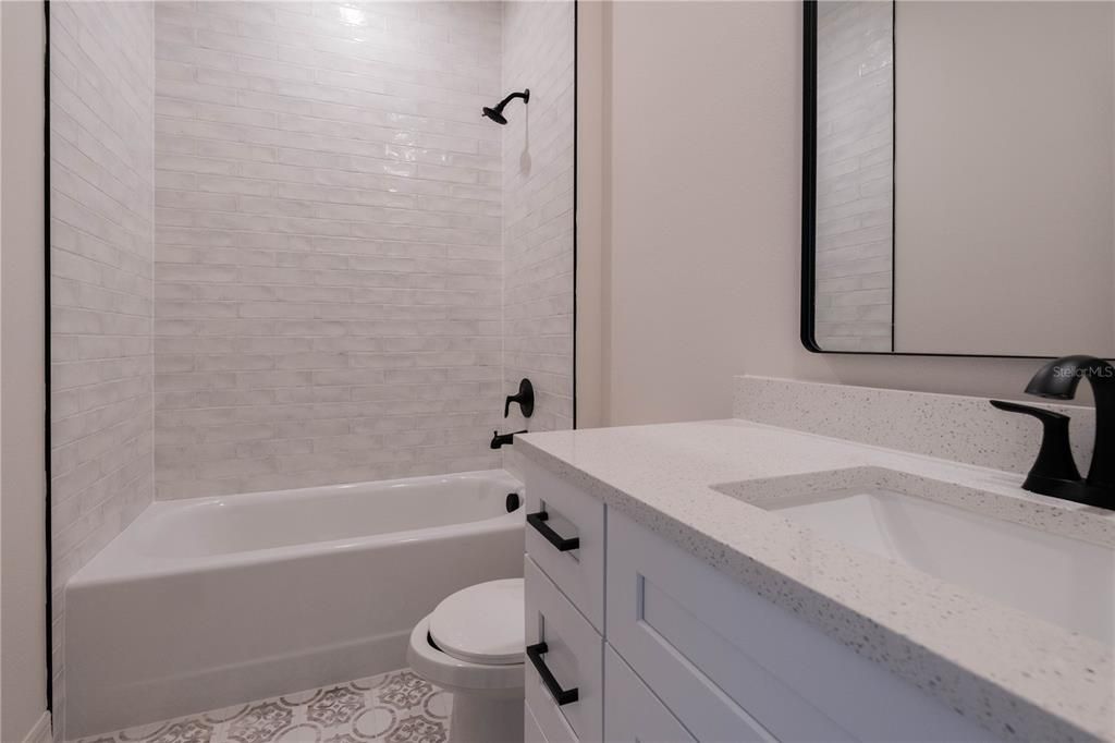 待售: $435,000 (4 贝兹, 2 浴室, 2047 平方英尺)