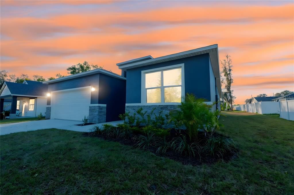 待售: $435,000 (4 贝兹, 2 浴室, 2047 平方英尺)