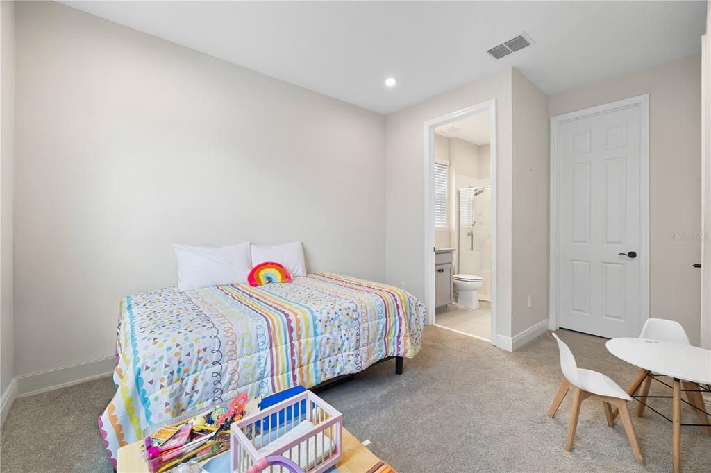 En Venta: $910,000 (5 camas, 4 baños, 3093 Pies cuadrados)