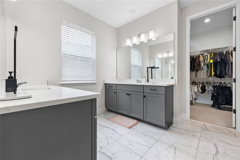 En Venta: $910,000 (5 camas, 4 baños, 3093 Pies cuadrados)