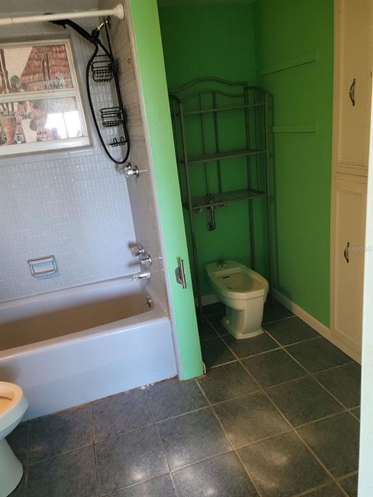 For Sale: $220,000 (3 beds, 3 baths, 2230 Square Feet)