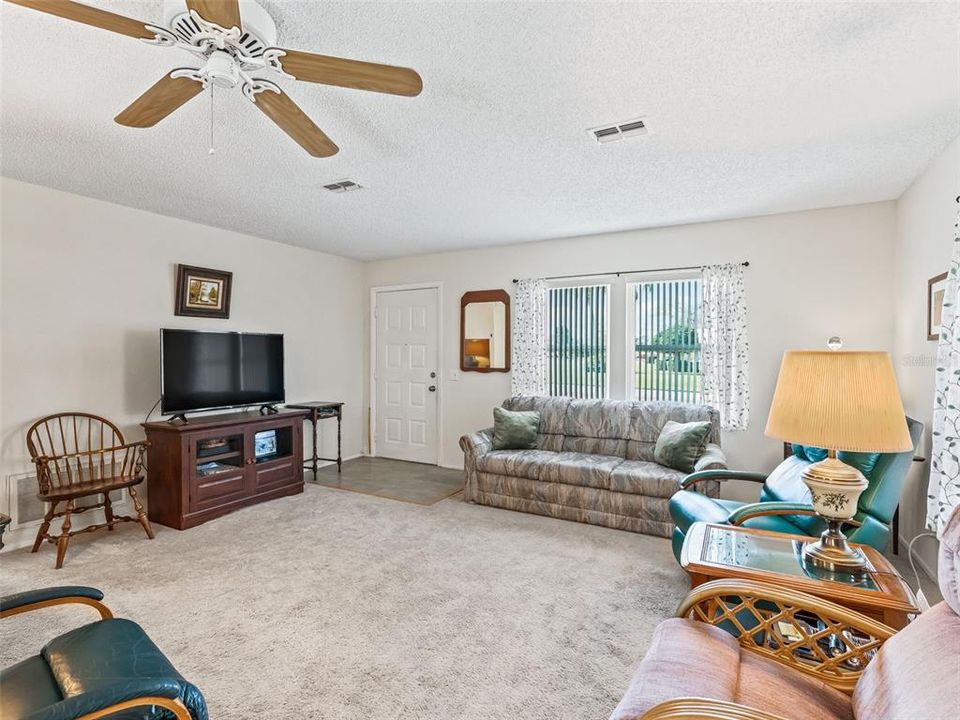 待售: $189,000 (2 贝兹, 1 浴室, 936 平方英尺)