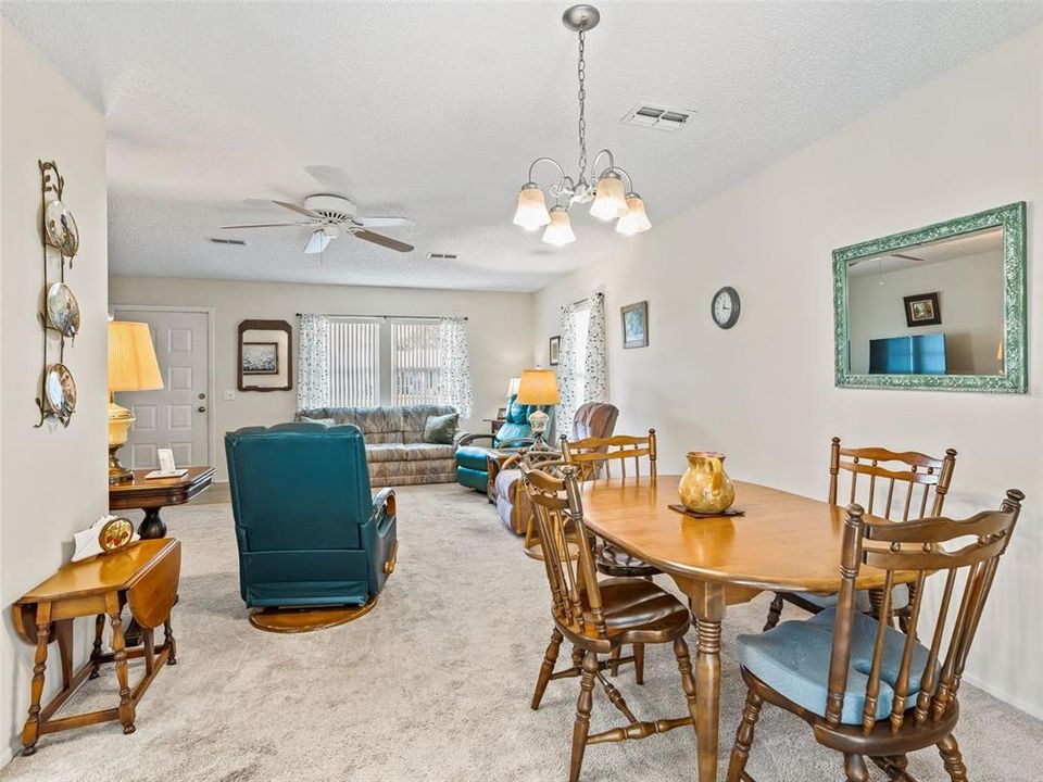 待售: $189,000 (2 贝兹, 1 浴室, 936 平方英尺)