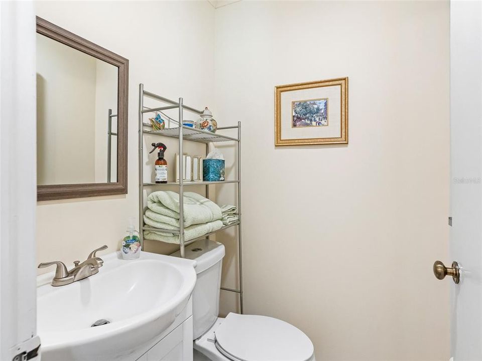 待售: $189,000 (2 贝兹, 1 浴室, 936 平方英尺)