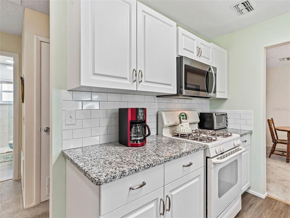 待售: $189,000 (2 贝兹, 1 浴室, 936 平方英尺)