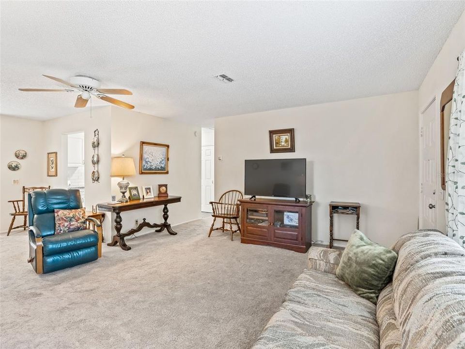 待售: $189,000 (2 贝兹, 1 浴室, 936 平方英尺)