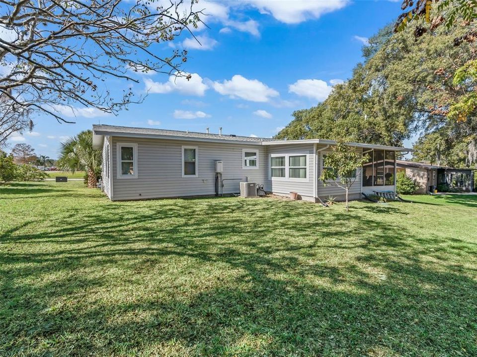 待售: $189,000 (2 贝兹, 1 浴室, 936 平方英尺)