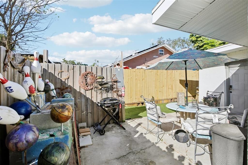 For Sale: $325,000 (2 beds, 1 baths, 904 Square Feet)