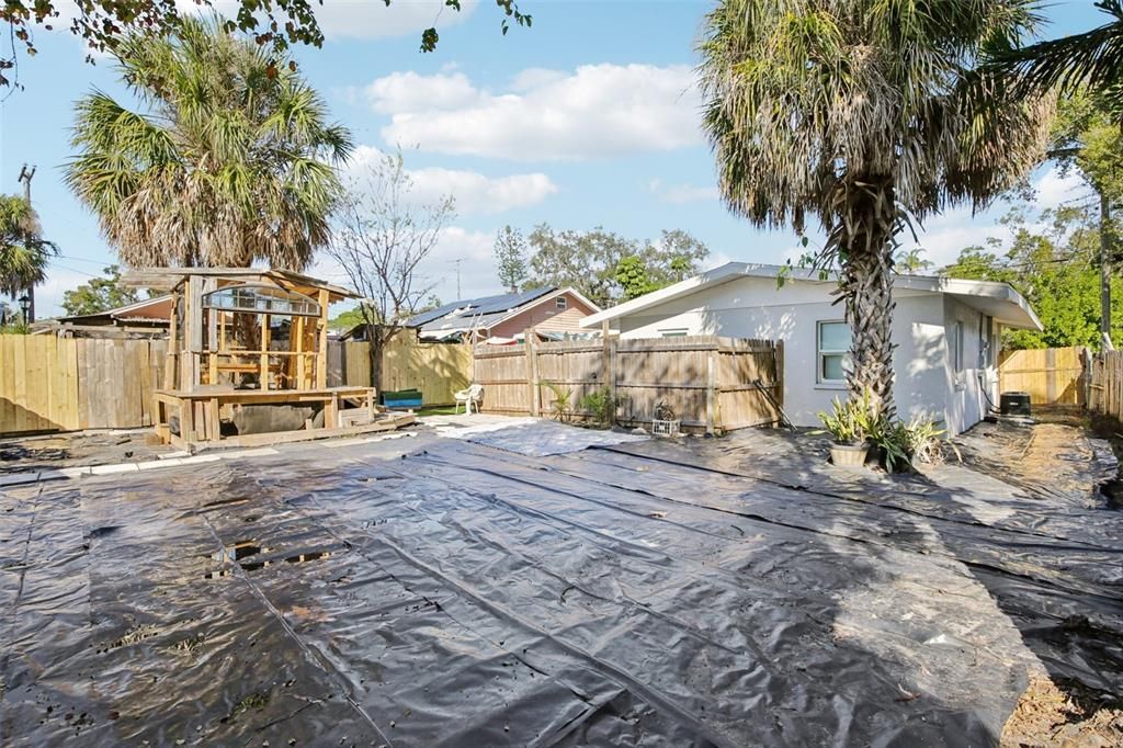 For Sale: $325,000 (2 beds, 1 baths, 904 Square Feet)