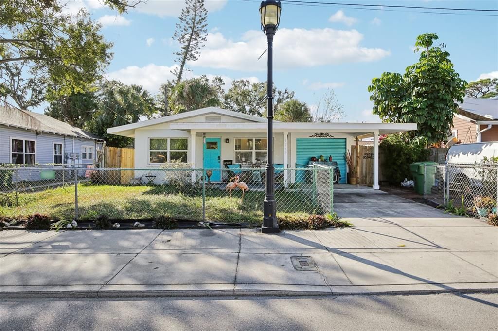 For Sale: $325,000 (2 beds, 1 baths, 904 Square Feet)