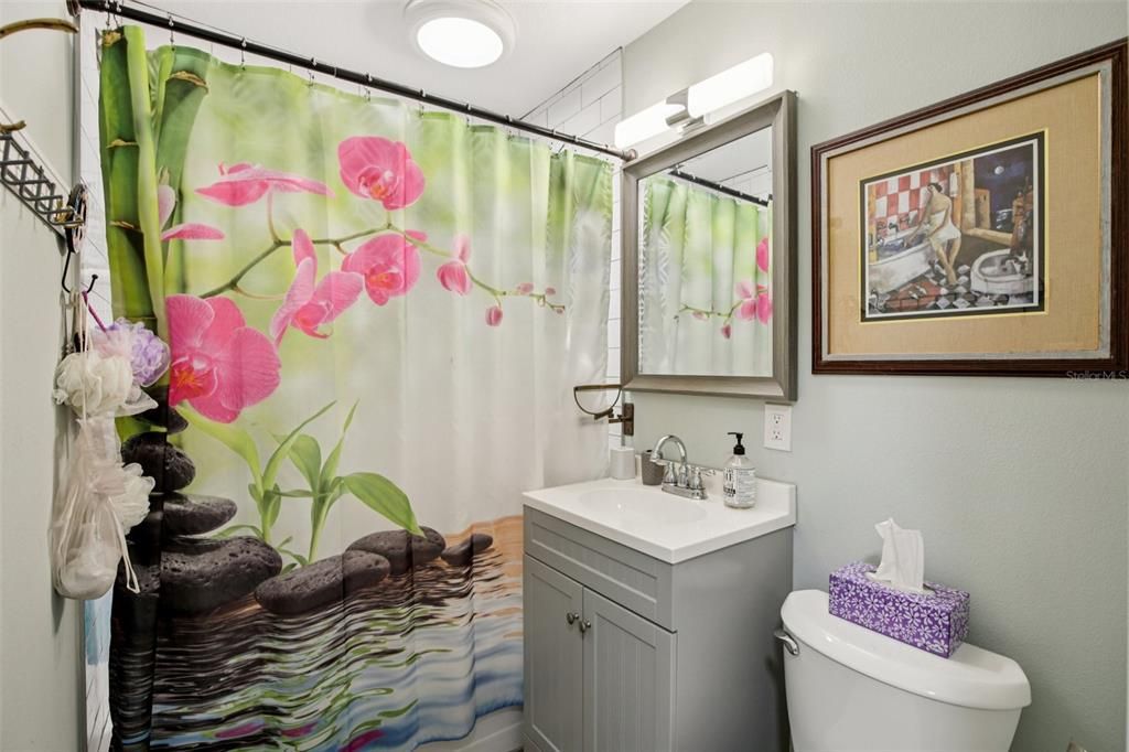 For Sale: $325,000 (2 beds, 1 baths, 904 Square Feet)