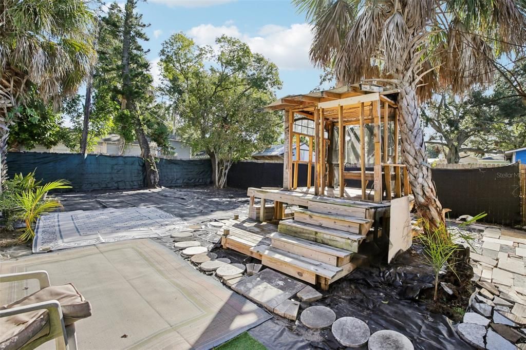 For Sale: $325,000 (2 beds, 1 baths, 904 Square Feet)