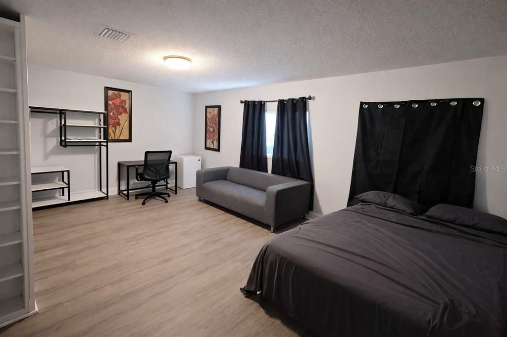 En Renta: $2,990 (4 camas, 3 baños, 2500 Pies cuadrados)