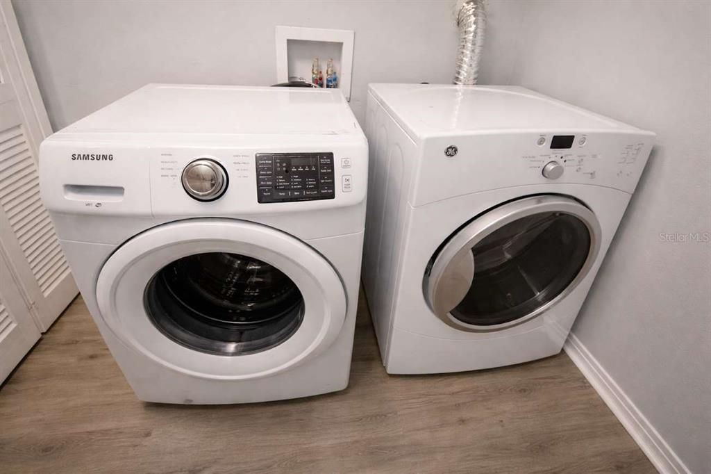 En Renta: $2,990 (4 camas, 3 baños, 2500 Pies cuadrados)