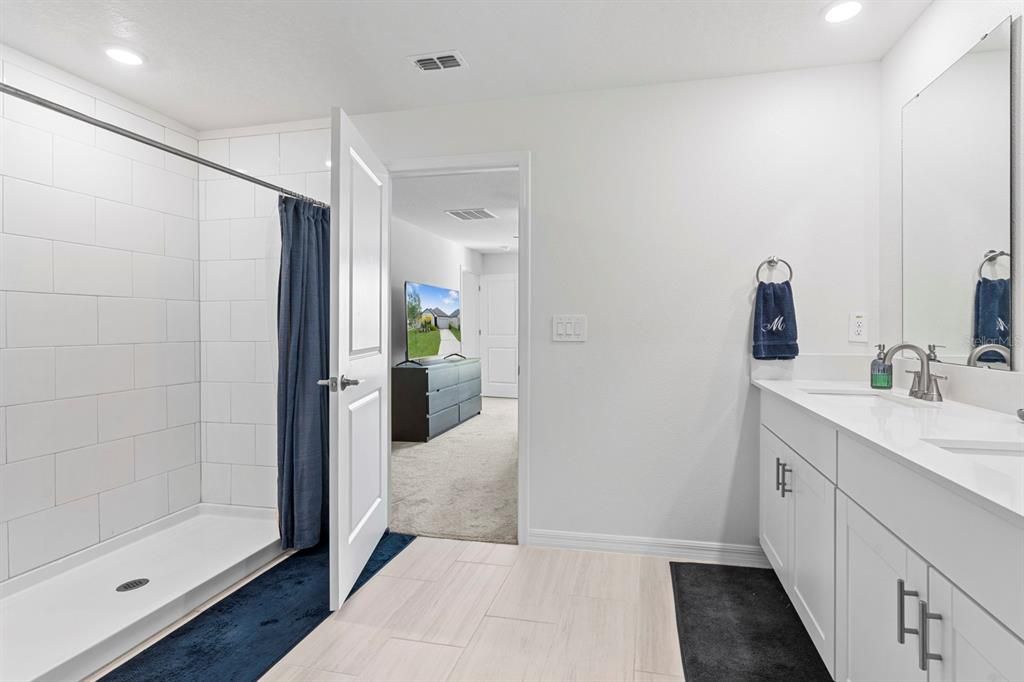 For Sale: $359,900 (4 beds, 2 baths, 1935 Square Feet)