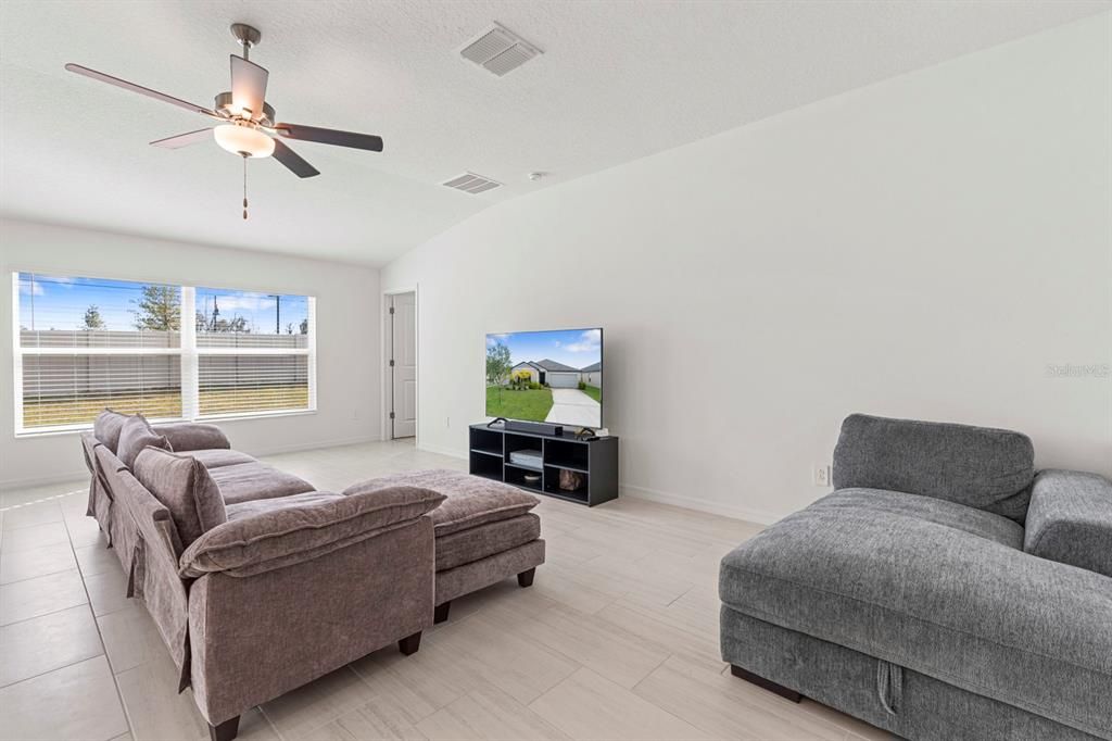 For Sale: $359,900 (4 beds, 2 baths, 1935 Square Feet)