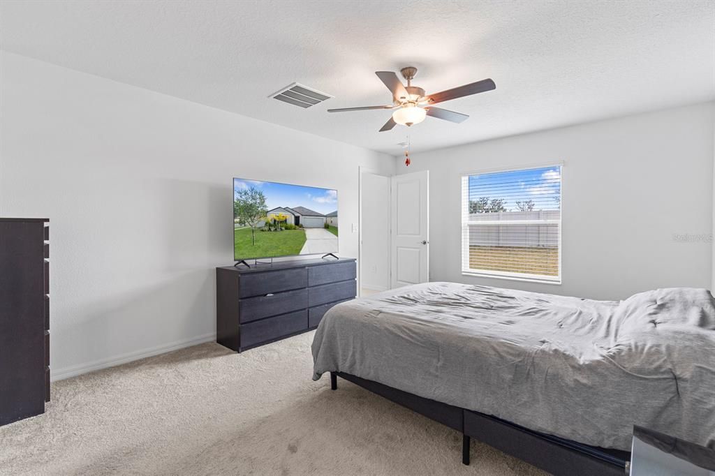 For Sale: $359,900 (4 beds, 2 baths, 1935 Square Feet)