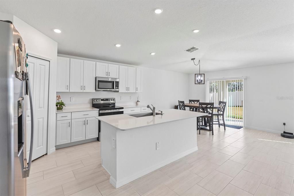 For Sale: $359,900 (4 beds, 2 baths, 1935 Square Feet)