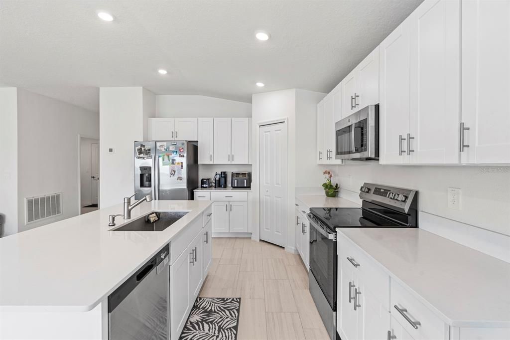 For Sale: $359,900 (4 beds, 2 baths, 1935 Square Feet)