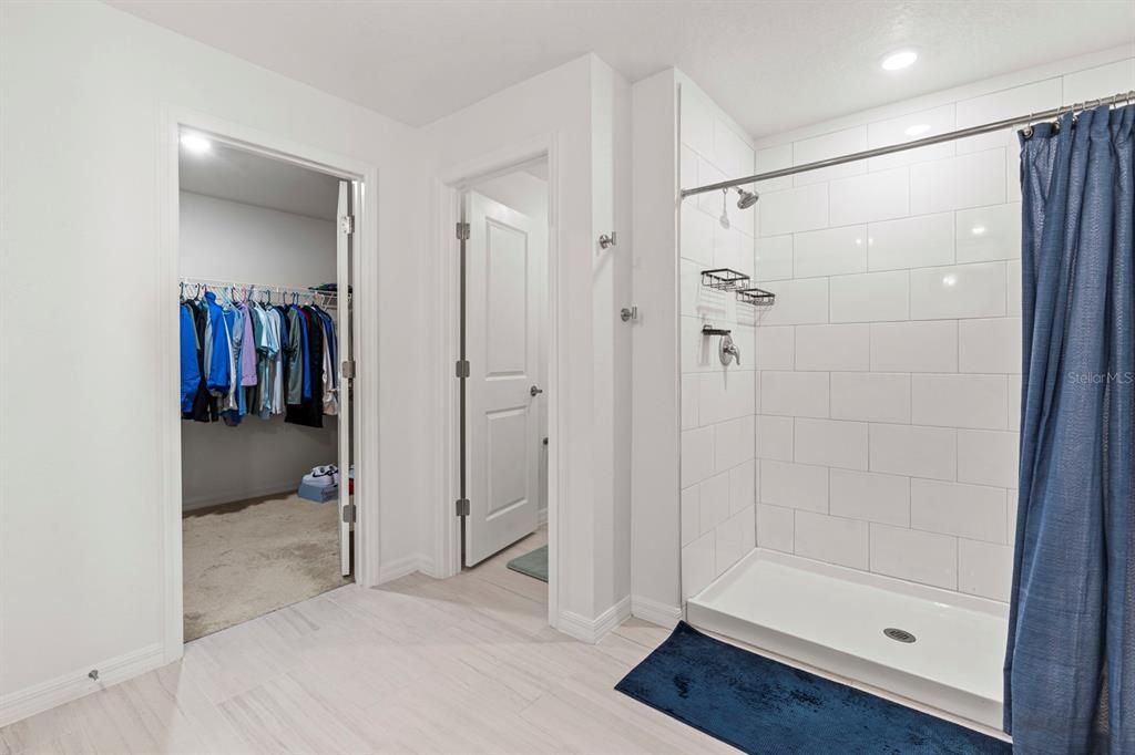 For Sale: $359,900 (4 beds, 2 baths, 1935 Square Feet)