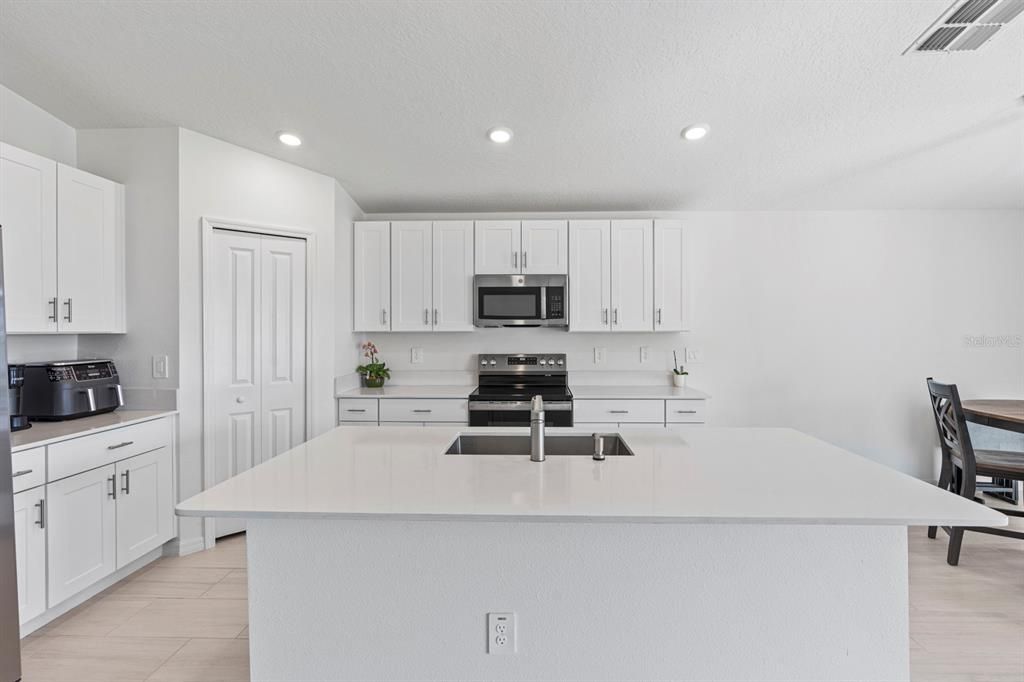 For Sale: $359,900 (4 beds, 2 baths, 1935 Square Feet)