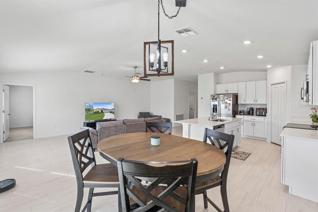 For Sale: $359,900 (4 beds, 2 baths, 1935 Square Feet)