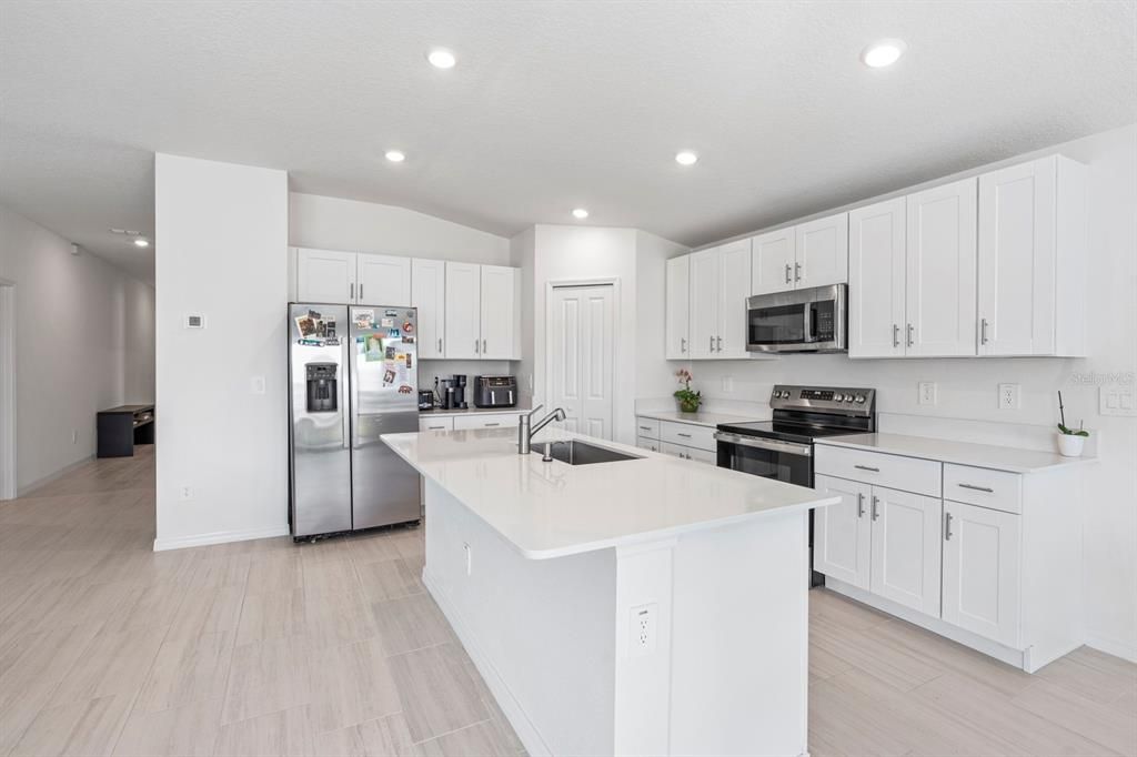 For Sale: $359,900 (4 beds, 2 baths, 1935 Square Feet)