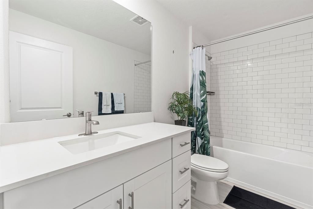 For Sale: $359,900 (4 beds, 2 baths, 1935 Square Feet)