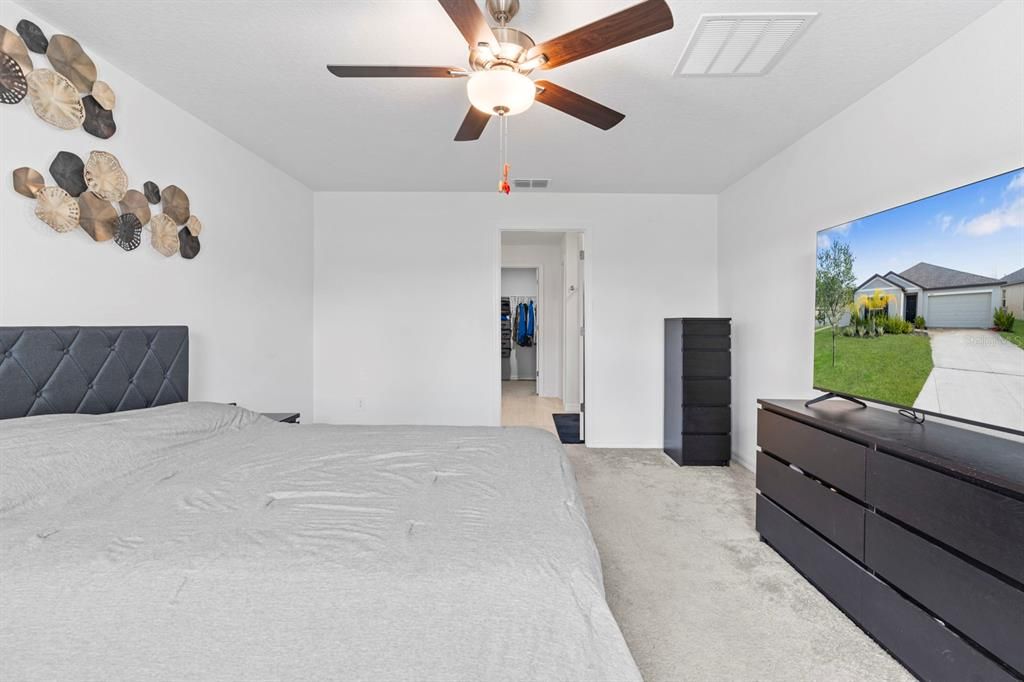 For Sale: $359,900 (4 beds, 2 baths, 1935 Square Feet)