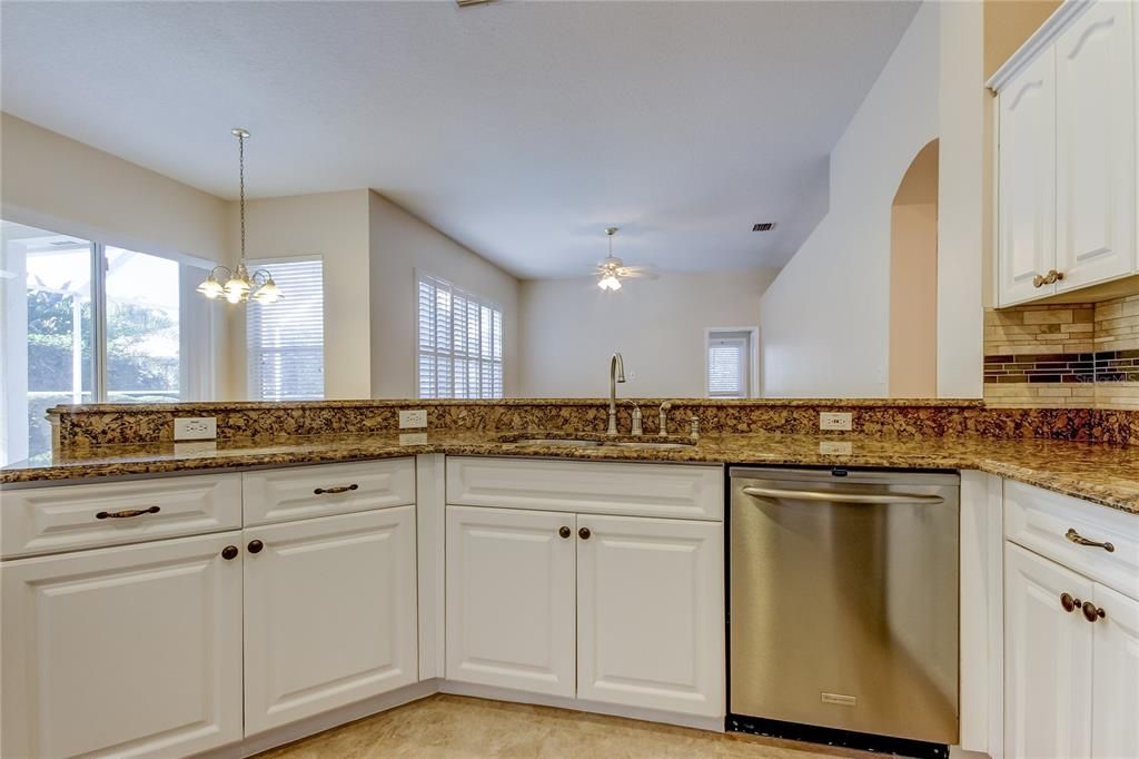 В аренду: $4,000 (4 спален, 3 ванн, 2154 Квадратных фут)