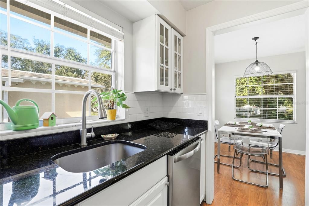 For Sale: $216,000 (2 beds, 1 baths, 850 Square Feet)