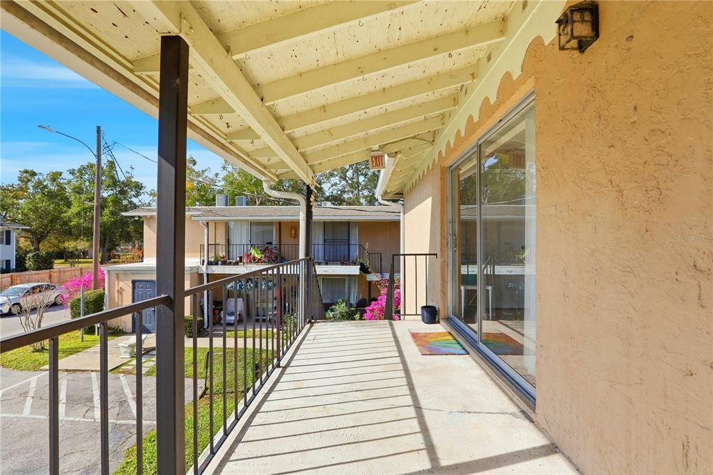 For Sale: $216,000 (2 beds, 1 baths, 850 Square Feet)