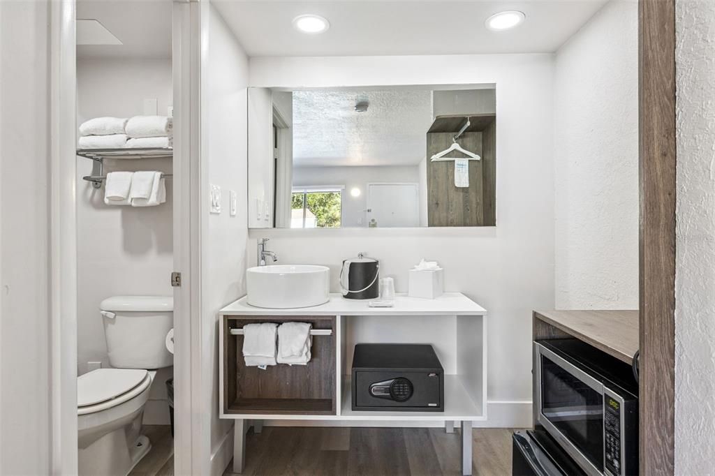 待售: $65,000 (1 贝兹, 1 浴室, 231 平方英尺)