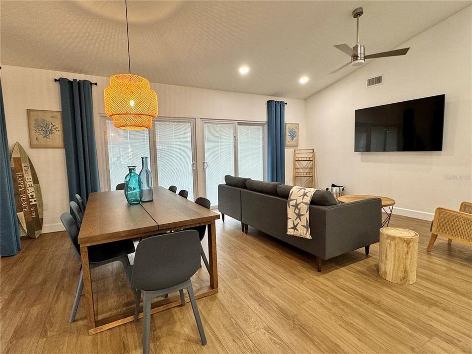 出租: $8,500 (3 贝兹, 3 浴室, 1937 平方英尺)