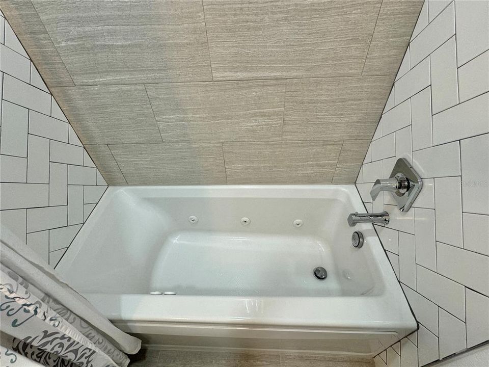 出租: $8,500 (3 贝兹, 3 浴室, 1937 平方英尺)