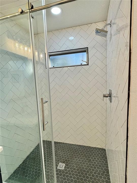 出租: $8,500 (3 贝兹, 3 浴室, 1937 平方英尺)