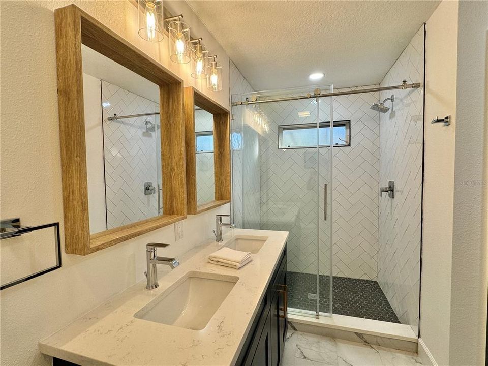 出租: $8,500 (3 贝兹, 3 浴室, 1937 平方英尺)