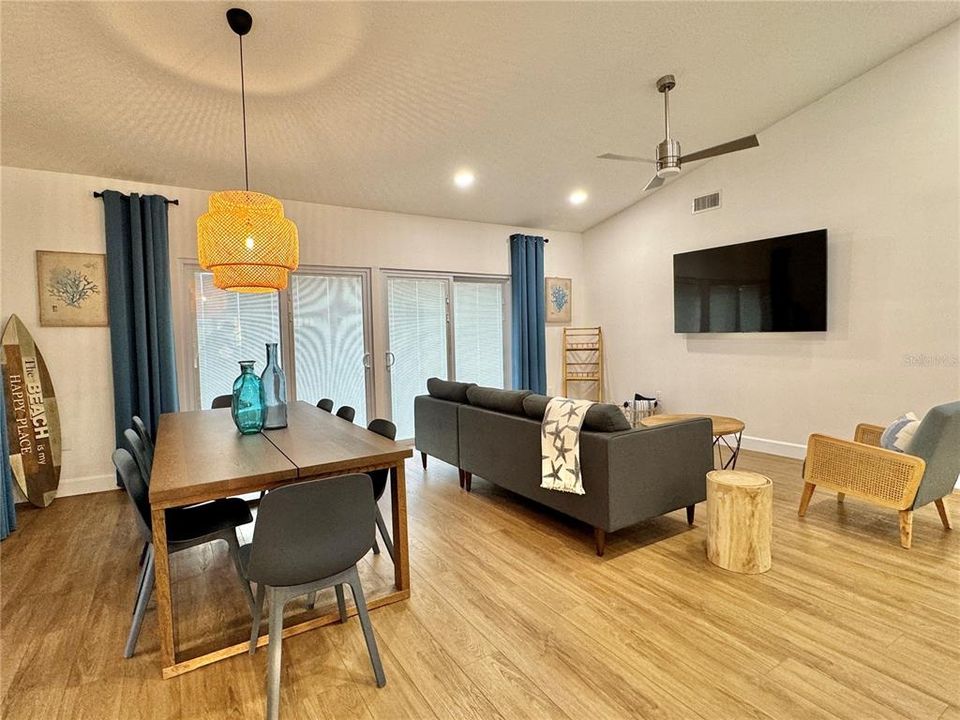 出租: $8,500 (3 贝兹, 3 浴室, 1937 平方英尺)