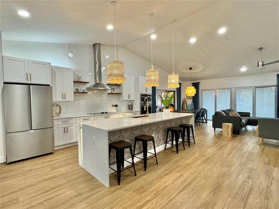 出租: $8,500 (3 贝兹, 3 浴室, 1937 平方英尺)