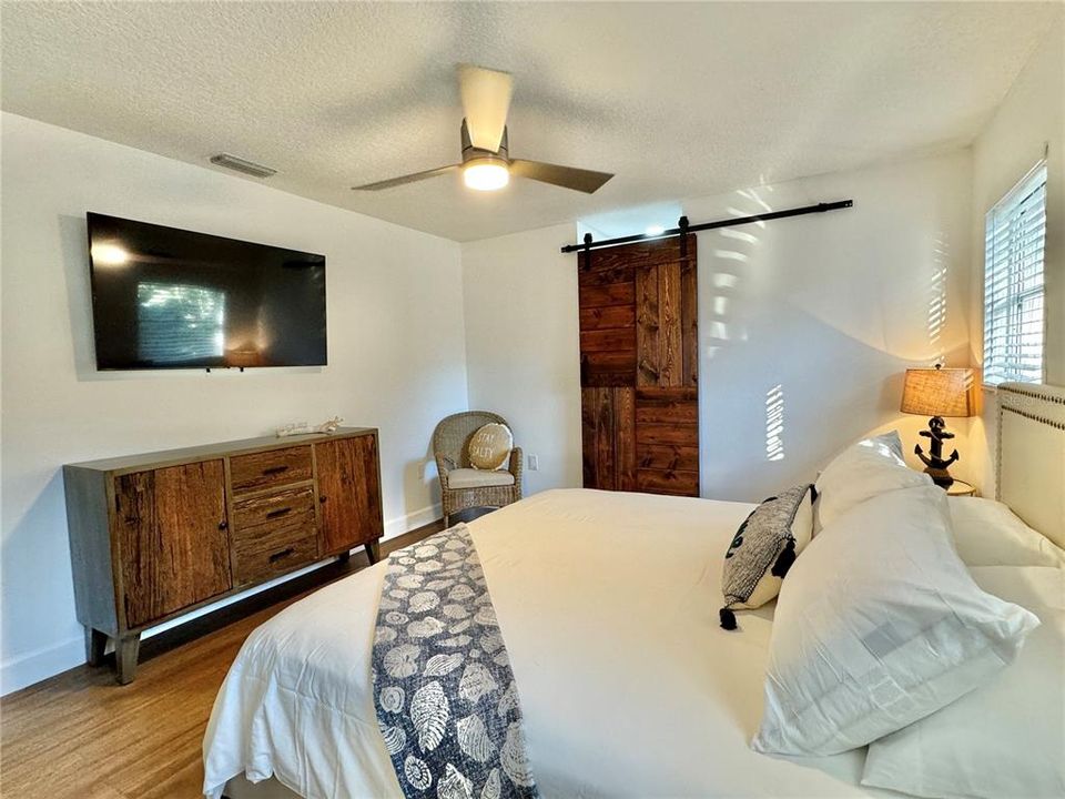 出租: $8,500 (3 贝兹, 3 浴室, 1937 平方英尺)