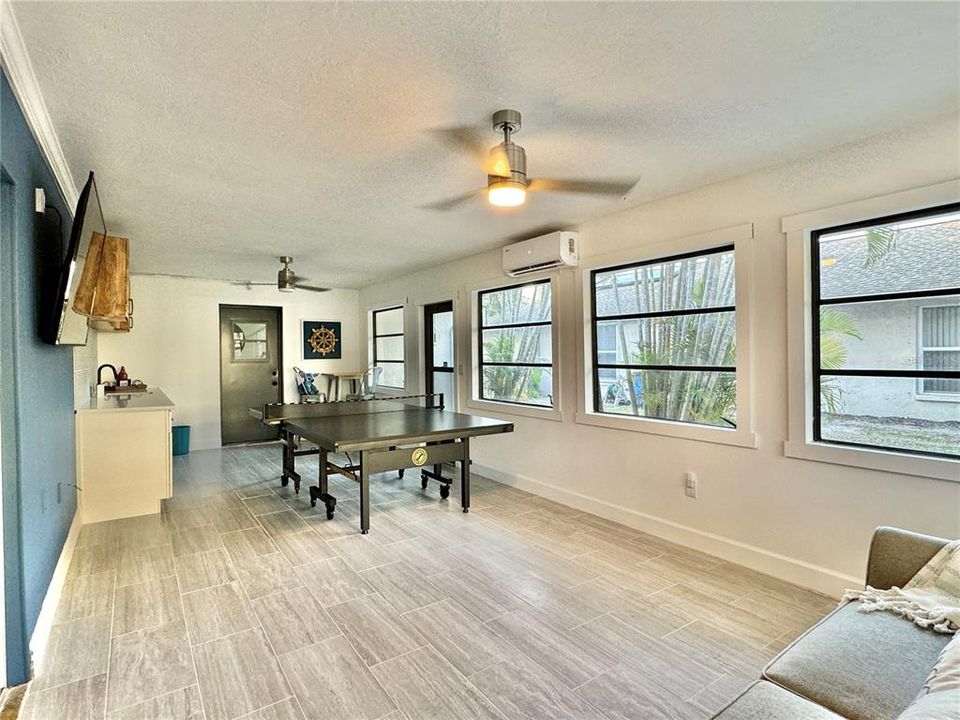 出租: $8,500 (3 贝兹, 3 浴室, 1937 平方英尺)