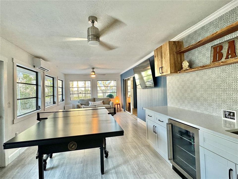 出租: $8,500 (3 贝兹, 3 浴室, 1937 平方英尺)