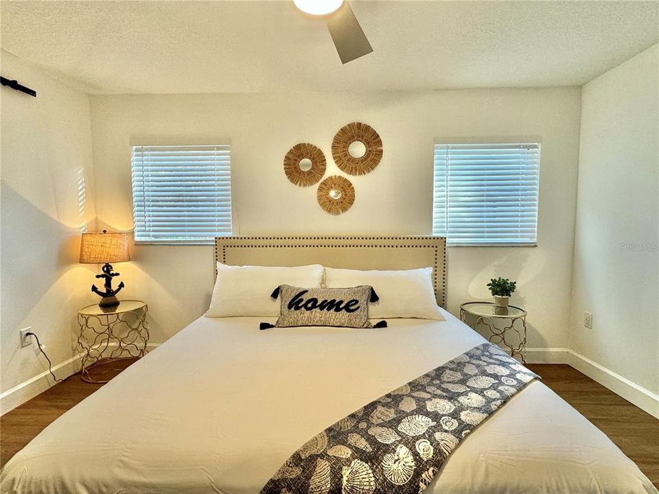 出租: $8,500 (3 贝兹, 3 浴室, 1937 平方英尺)