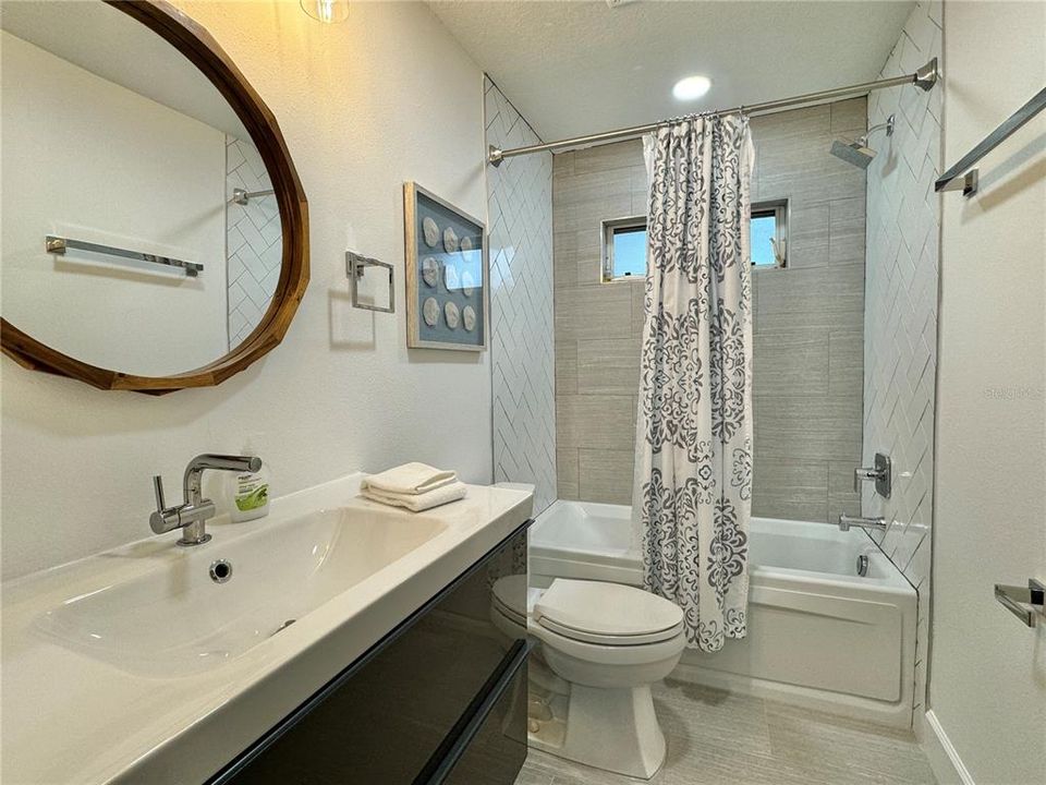 出租: $8,500 (3 贝兹, 3 浴室, 1937 平方英尺)