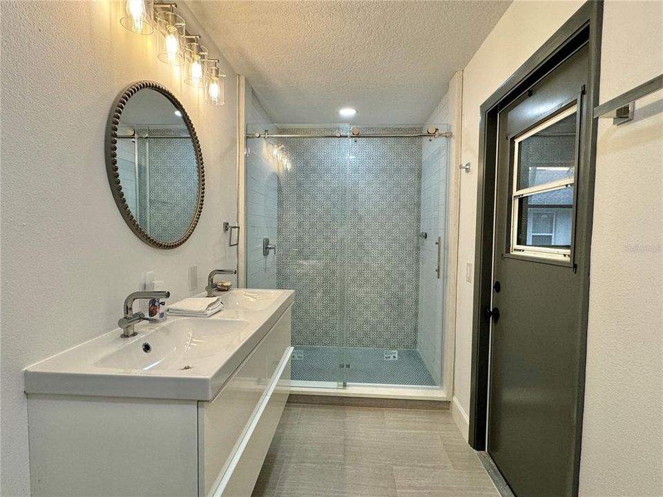 出租: $8,500 (3 贝兹, 3 浴室, 1937 平方英尺)