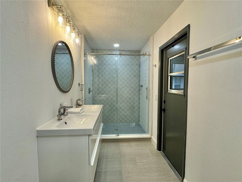 出租: $8,500 (3 贝兹, 3 浴室, 1937 平方英尺)