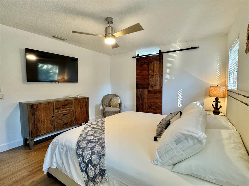 出租: $8,500 (3 贝兹, 3 浴室, 1937 平方英尺)