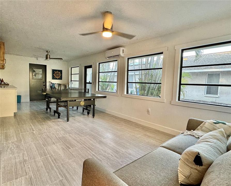 出租: $8,500 (3 贝兹, 3 浴室, 1937 平方英尺)