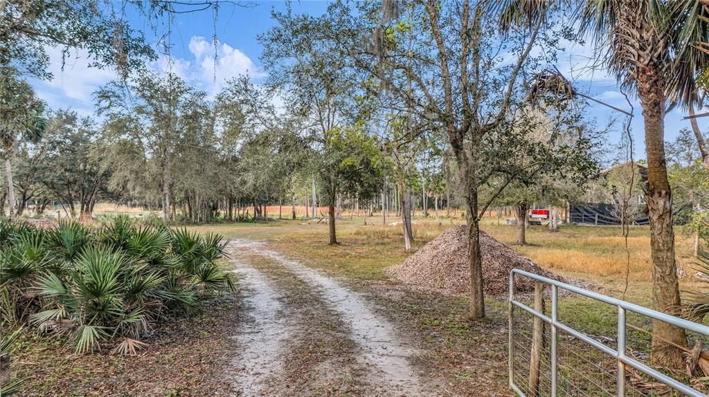 На продажу: $284,000 (5.48 acres)